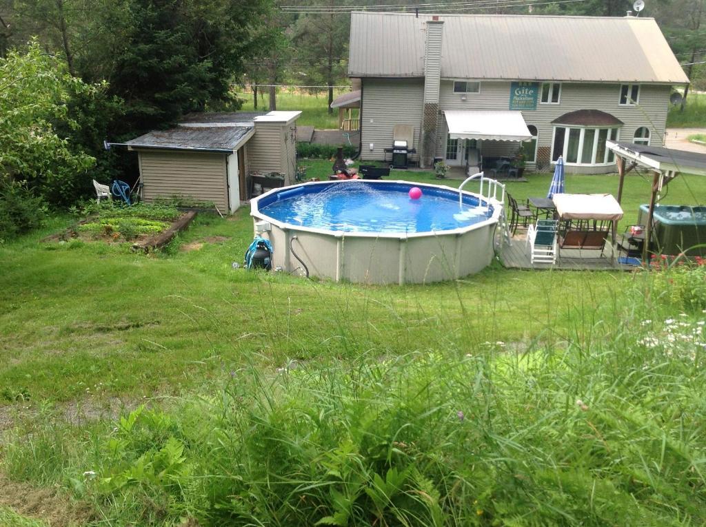 Gite De La Pisciculture Bed & Breakfast Saint-Faustin-Lac-Carre Exterior photo