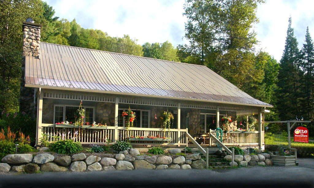 Gite De La Pisciculture Bed & Breakfast Saint-Faustin-Lac-Carre Exterior photo