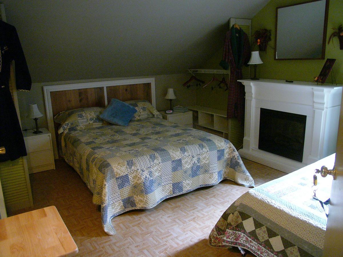 Gite De La Pisciculture Bed & Breakfast Saint-Faustin-Lac-Carre Exterior photo